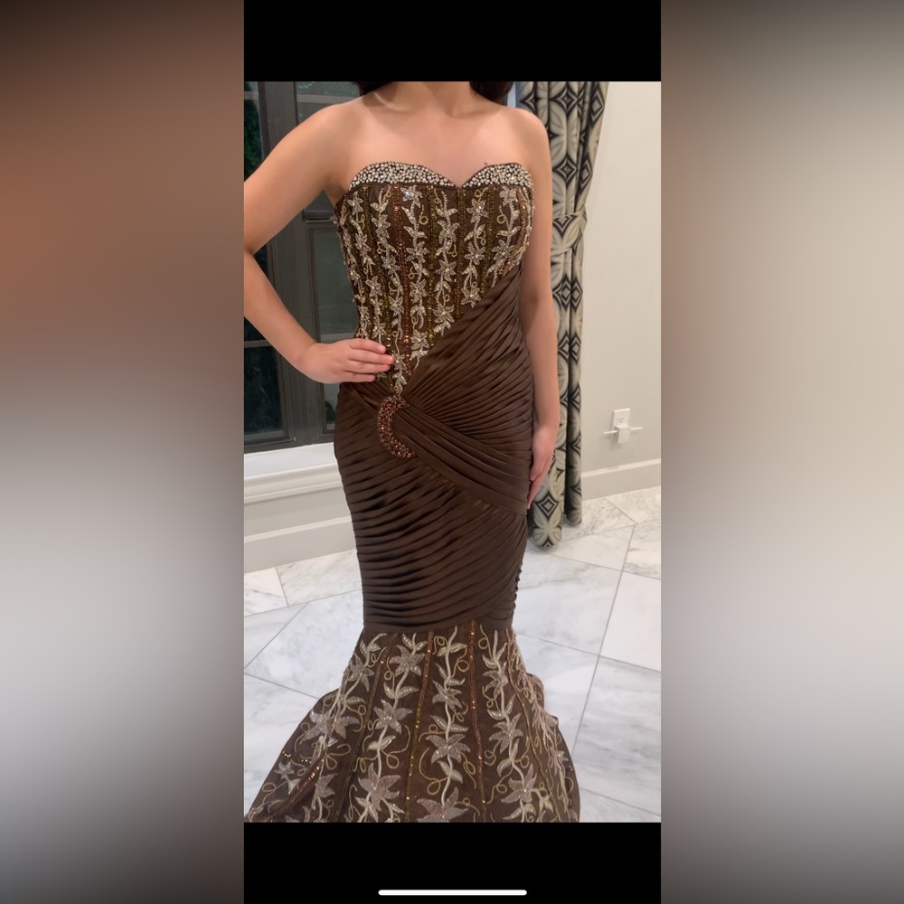 STRAPLESS SHAWN YEARICK COUTURE BRONZE EVENING GOWN